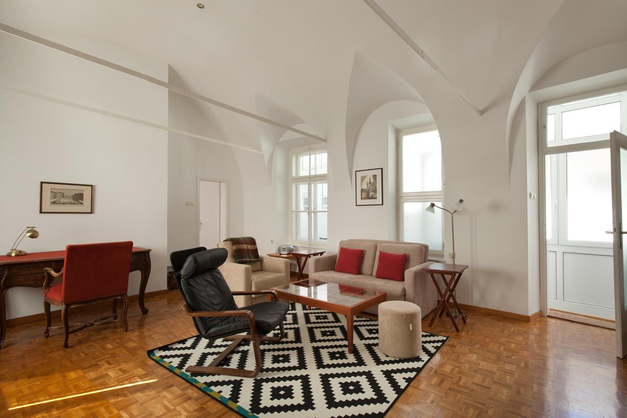 Charming Apartment Laura Tour As Ljubljana By Town Hall Екстериор снимка